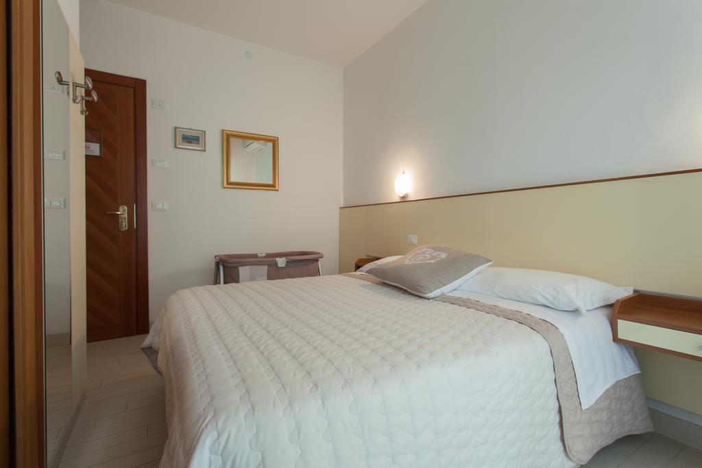 Hotel Airone - E 3*